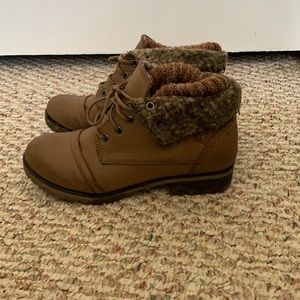 Women’s short boots